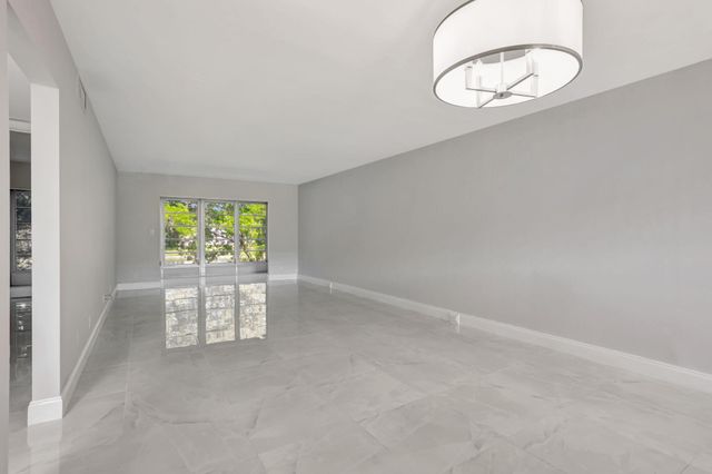 2202 Lucaya Bend G2, Coconut Creek, FL 33066