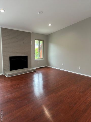 5565 Kebbe Drive, Sterling Heights, MI 48310