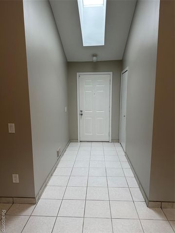 5565 Kebbe Drive, Sterling Heights, MI 48310