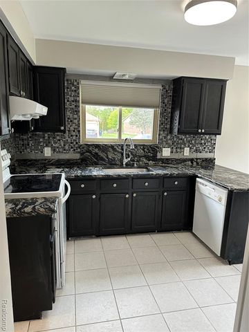 5565 Kebbe Drive, Sterling Heights, MI 48310