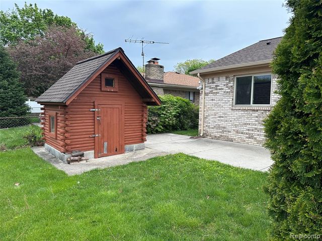 5565 Kebbe Drive, Sterling Heights, MI 48310
