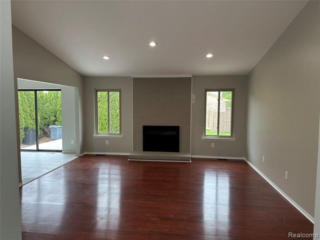 5565 Kebbe Drive, Sterling Heights, MI 48310