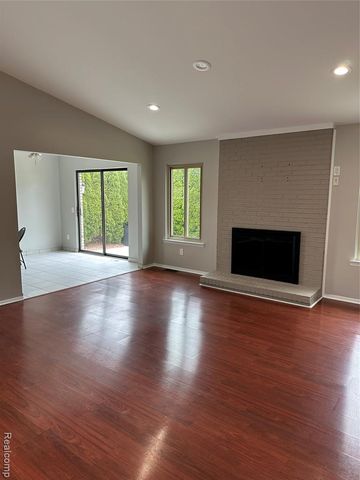 5565 Kebbe Drive, Sterling Heights, MI 48310