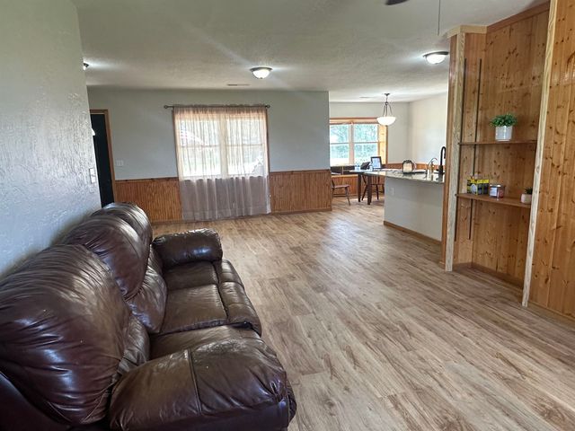 1476 SE Grant Rd, El Dorado, KS 67402