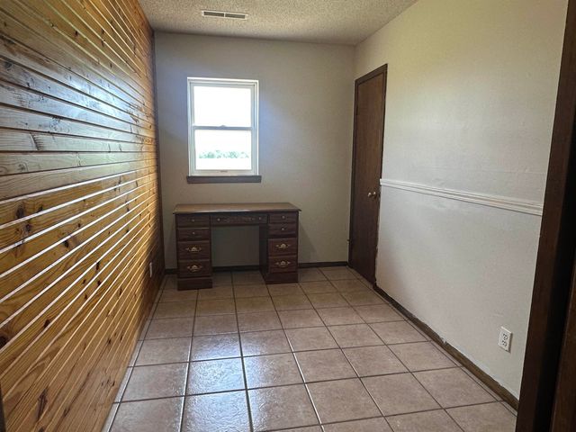 1476 SE Grant Rd, El Dorado, KS 67402