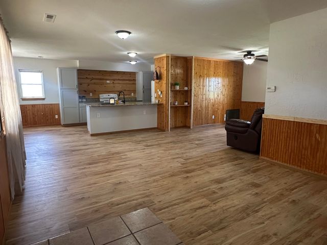 1476 SE Grant Rd, El Dorado, KS 67402