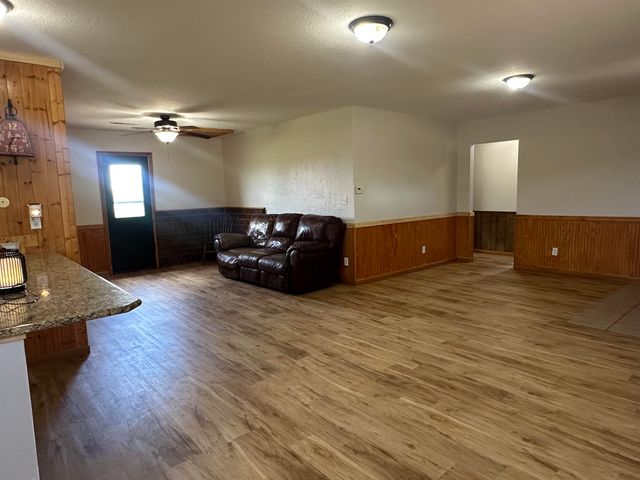 1476 SE Grant Rd, El Dorado, KS 67402