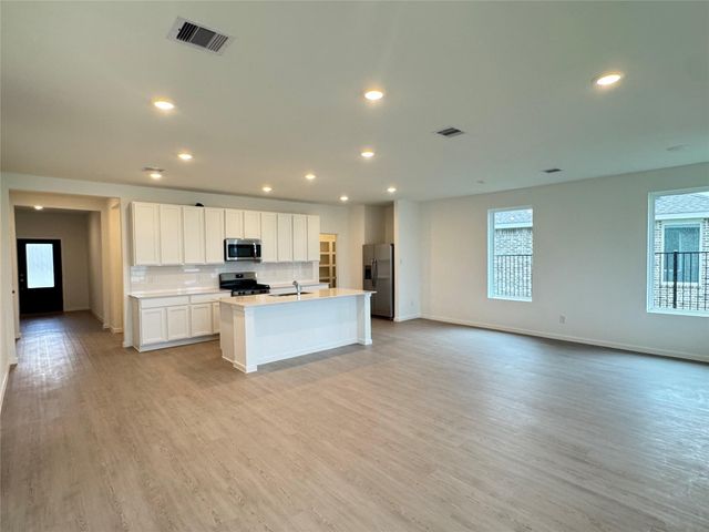 2910 Mariner Island Drive, Texas City, TX 77568