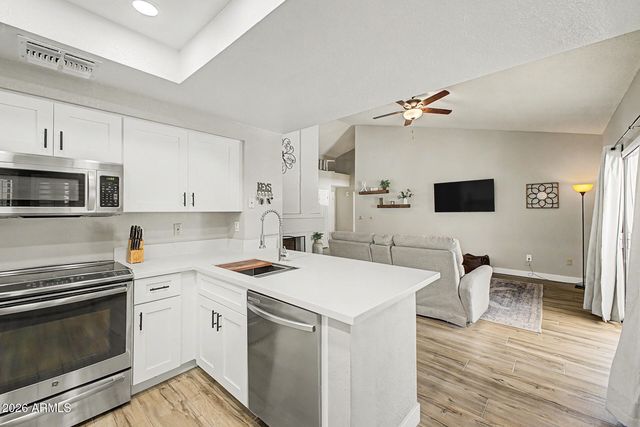801 E BRAEBURN Drive, Phoenix, AZ 85022