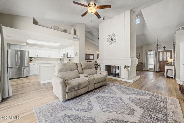 801 E BRAEBURN Drive, Phoenix, AZ 85022