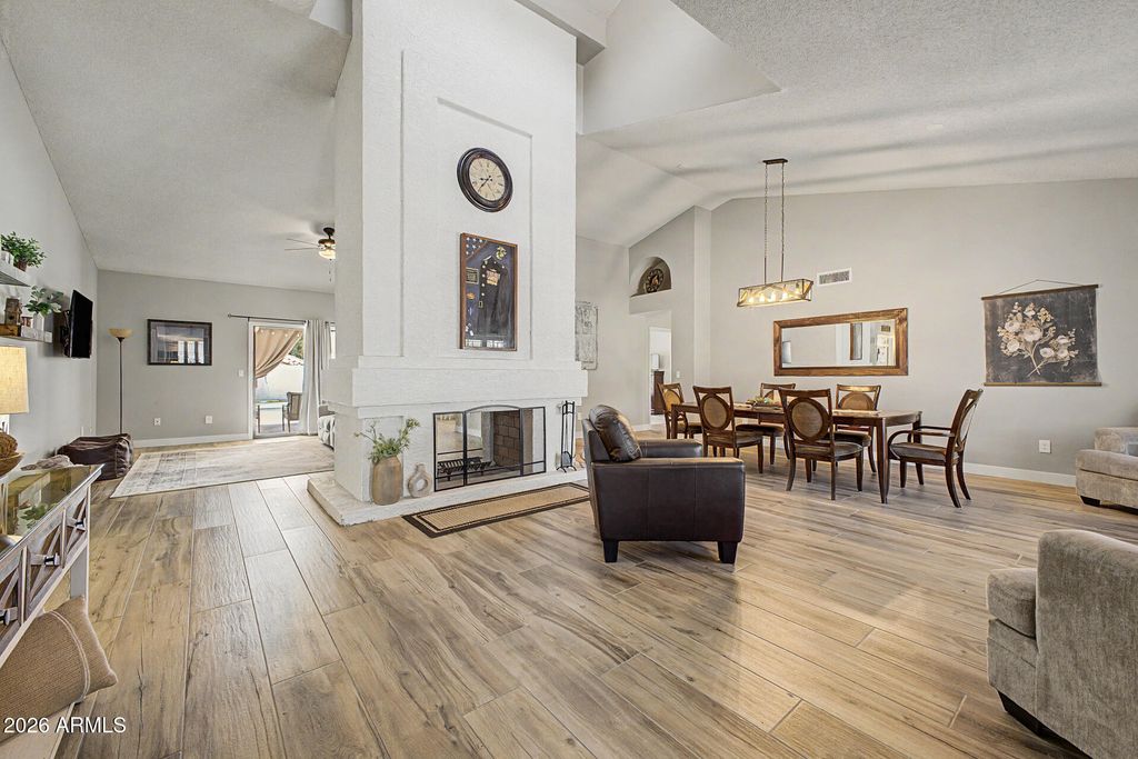 801 E BRAEBURN Drive, Phoenix, AZ 85022 — exterior