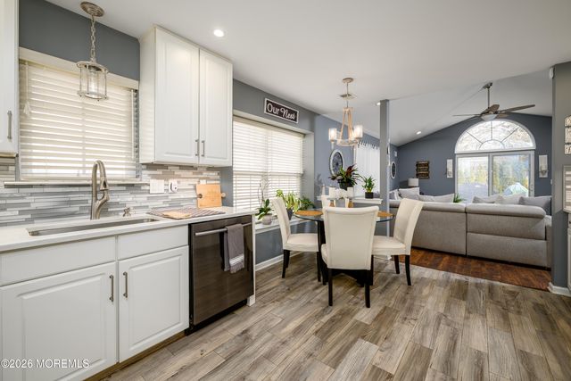 26 Ivy Hill Road, Lakewood, NJ 08701