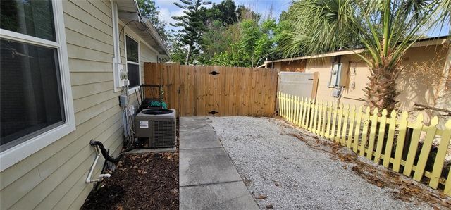 2912 HAWTHORNE STREET, Sarasota, FL 34239