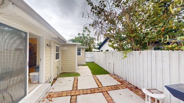 2912 HAWTHORNE STREET, Sarasota, FL 34239