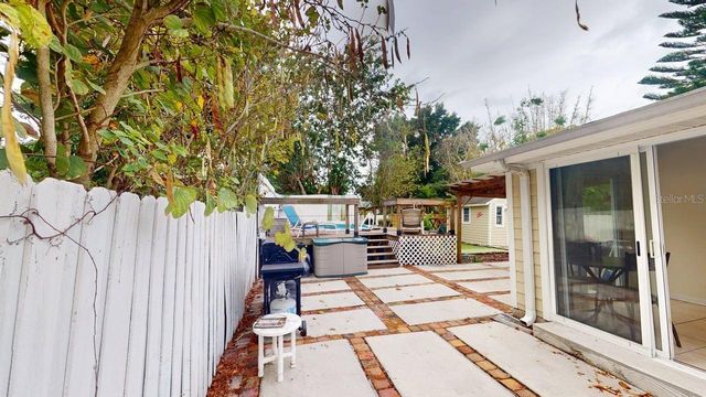 2912 HAWTHORNE STREET, Sarasota, FL 34239