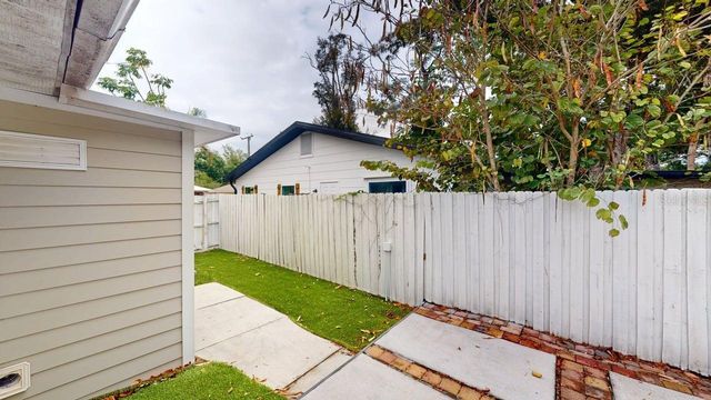 2912 HAWTHORNE STREET, Sarasota, FL 34239