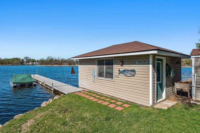 5611 Indiana Avenue N, Brooklyn Center, MN 55429