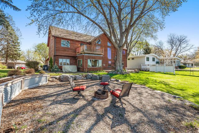 5611 Indiana Avenue N, Brooklyn Center, MN 55429