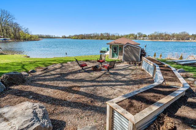 5611 Indiana Avenue N, Brooklyn Center, MN 55429