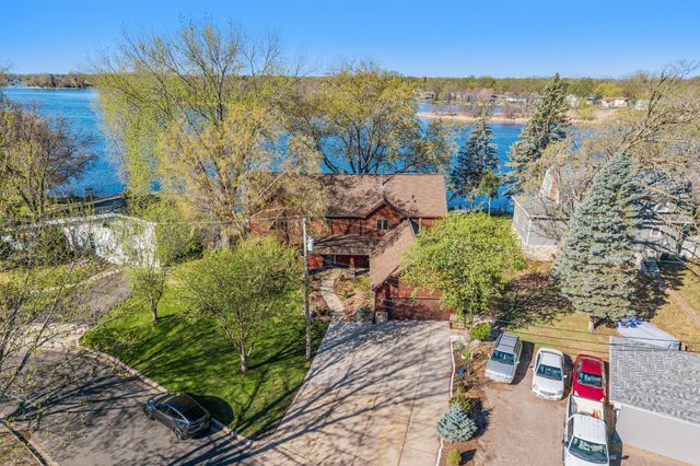 5611 Indiana Avenue N, Brooklyn Center, MN 55429