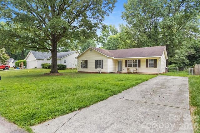 615 Pennwood Lane, Charlotte, NC 28215