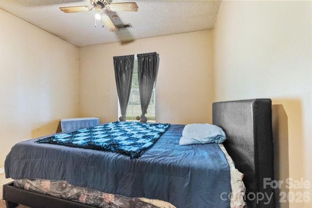 615 Pennwood Lane, Charlotte, NC 28215