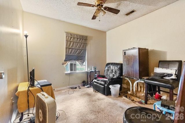 615 Pennwood Lane, Charlotte, NC 28215
