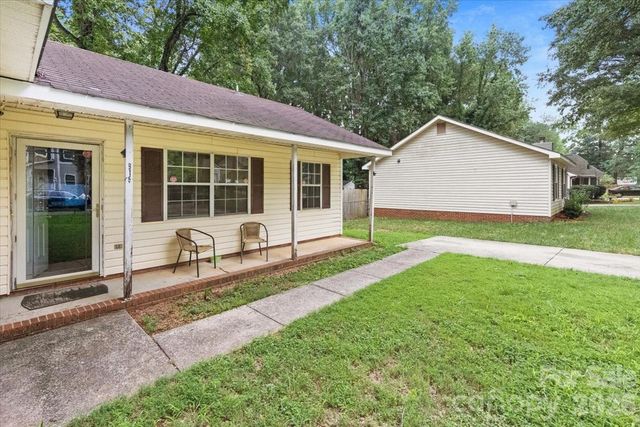 615 Pennwood Lane, Charlotte, NC 28215