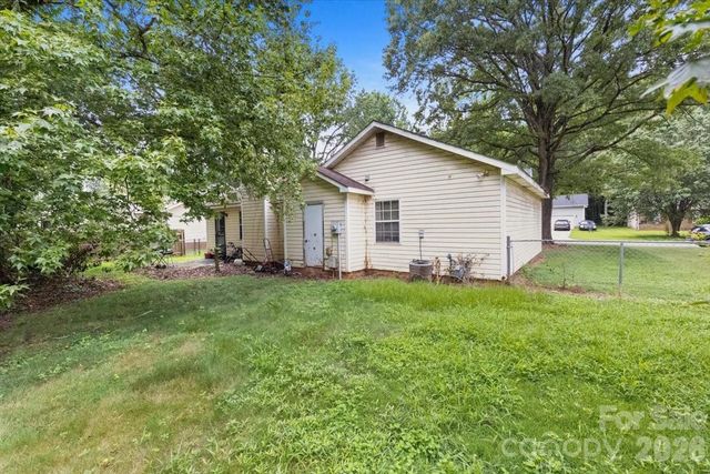615 Pennwood Lane, Charlotte, NC 28215