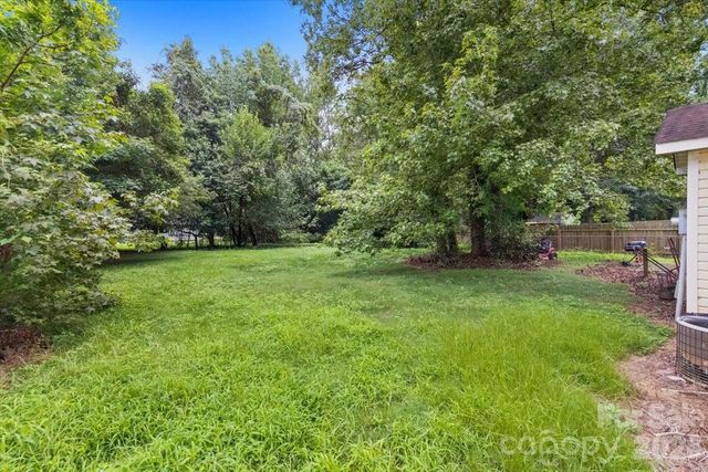615 Pennwood Lane, Charlotte, NC 28215