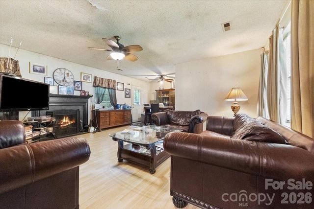 615 Pennwood Lane, Charlotte, NC 28215