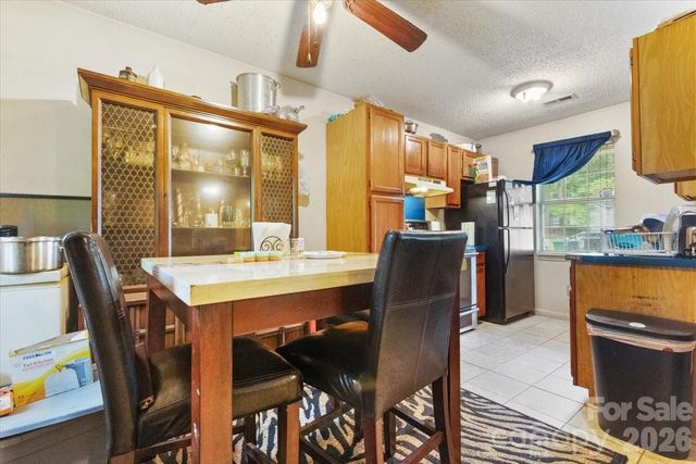 615 Pennwood Lane, Charlotte, NC 28215