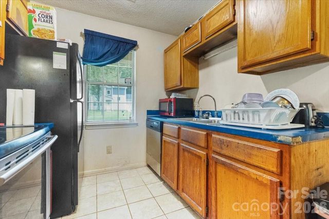 615 Pennwood Lane, Charlotte, NC 28215
