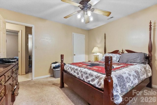 615 Pennwood Lane, Charlotte, NC 28215