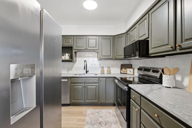 325 Shannon Place NW, Albuquerque, NM 87107