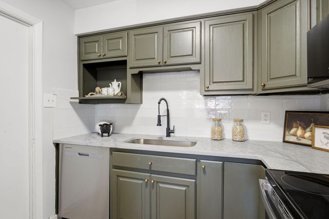 325 Shannon Place NW, Albuquerque, NM 87107