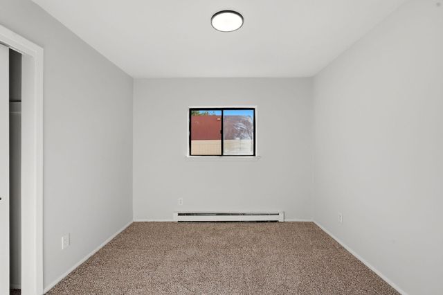 325 Shannon Place NW, Albuquerque, NM 87107