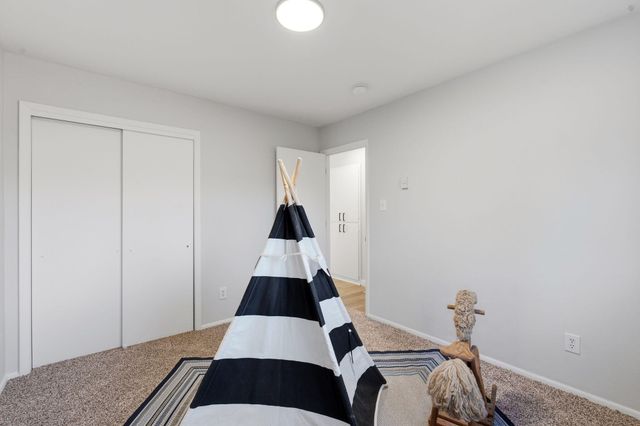 325 Shannon Place NW, Albuquerque, NM 87107