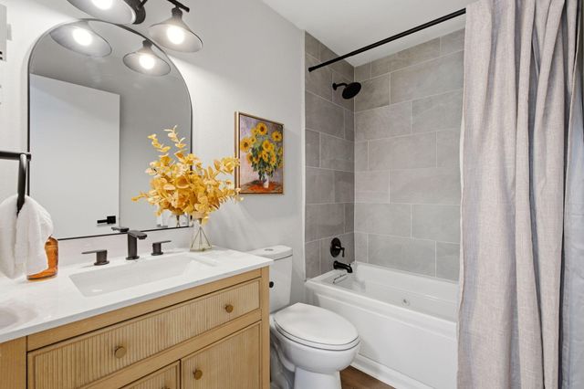 325 Shannon Place NW, Albuquerque, NM 87107