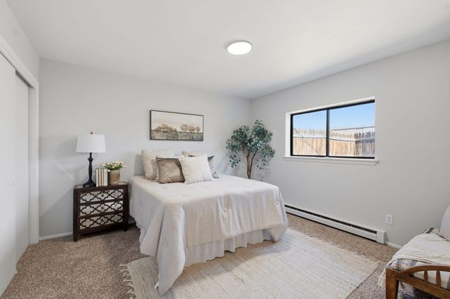 325 Shannon Place NW, Albuquerque, NM 87107