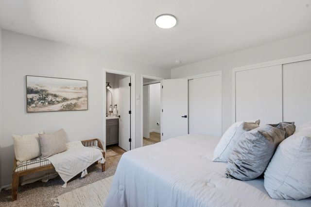 325 Shannon Place NW, Albuquerque, NM 87107