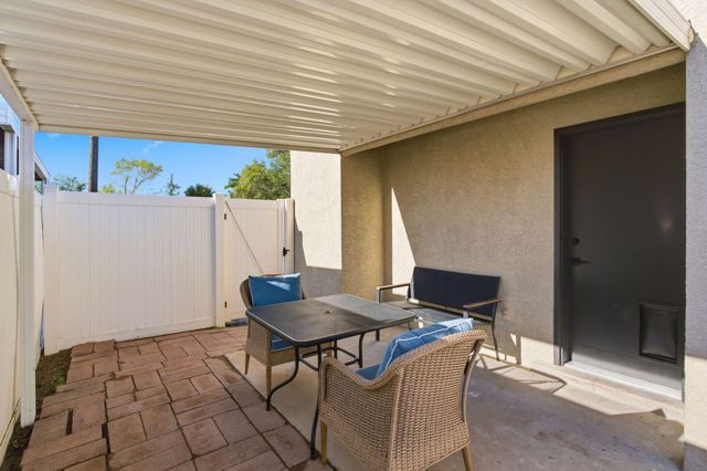 325 Shannon Place NW, Albuquerque, NM 87107