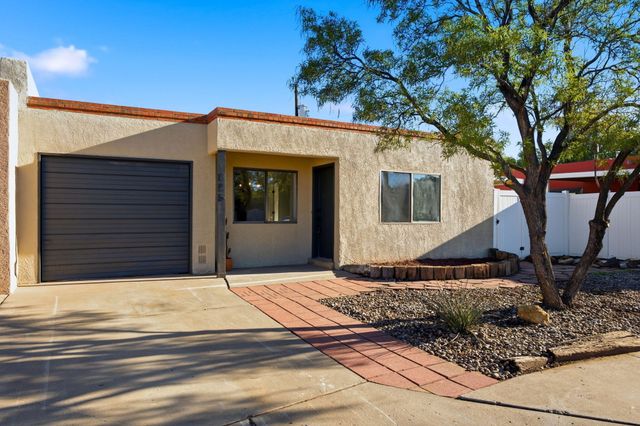 325 Shannon Place NW, Albuquerque, NM 87107