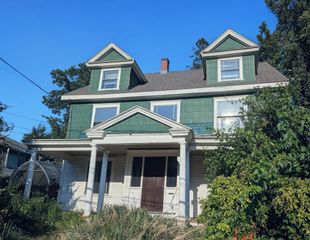 205 Davis St, Greenfield, MA 01301