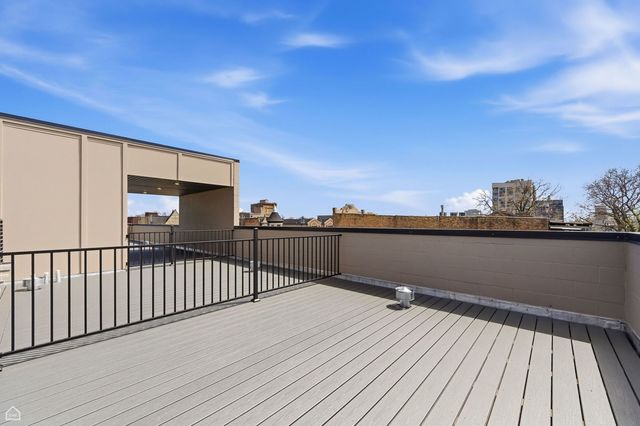 4132 S Calumet Avenue 301, Chicago, IL 60653