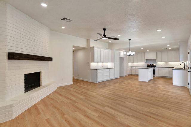 1211 Mere Drive, Pinehurst, TX 77362