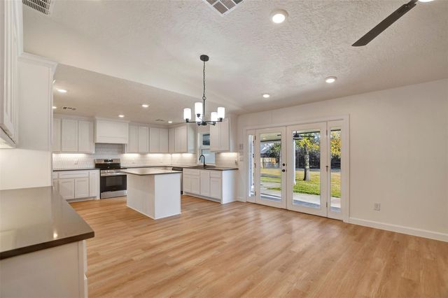 1211 Mere Drive, Pinehurst, TX 77362