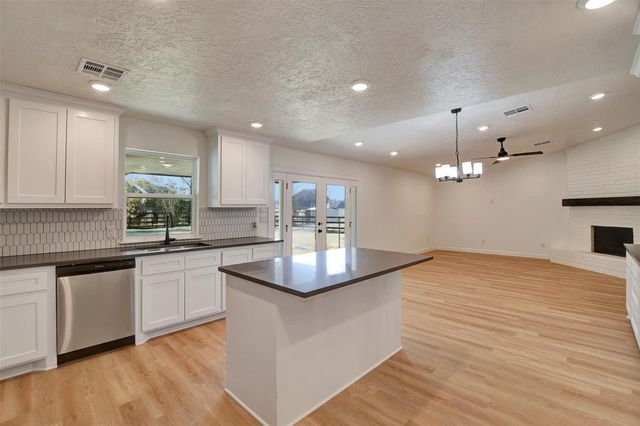 1211 Mere Drive, Pinehurst, TX 77362