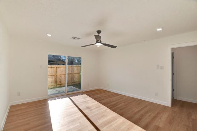 1211 Mere Drive, Pinehurst, TX 77362