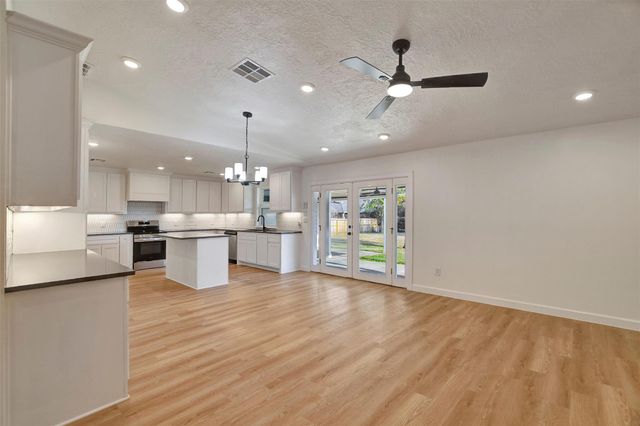 1211 Mere Drive, Pinehurst, TX 77362